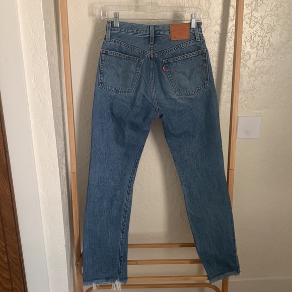 Levi’s 501 Original Straight Button Fly Distressed - Picture 5 of 9